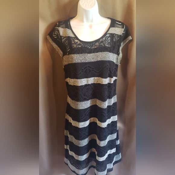 Black Grey Eyelet Dress by Madison Leigh Size 14 - NWT - Picture 3 of 13